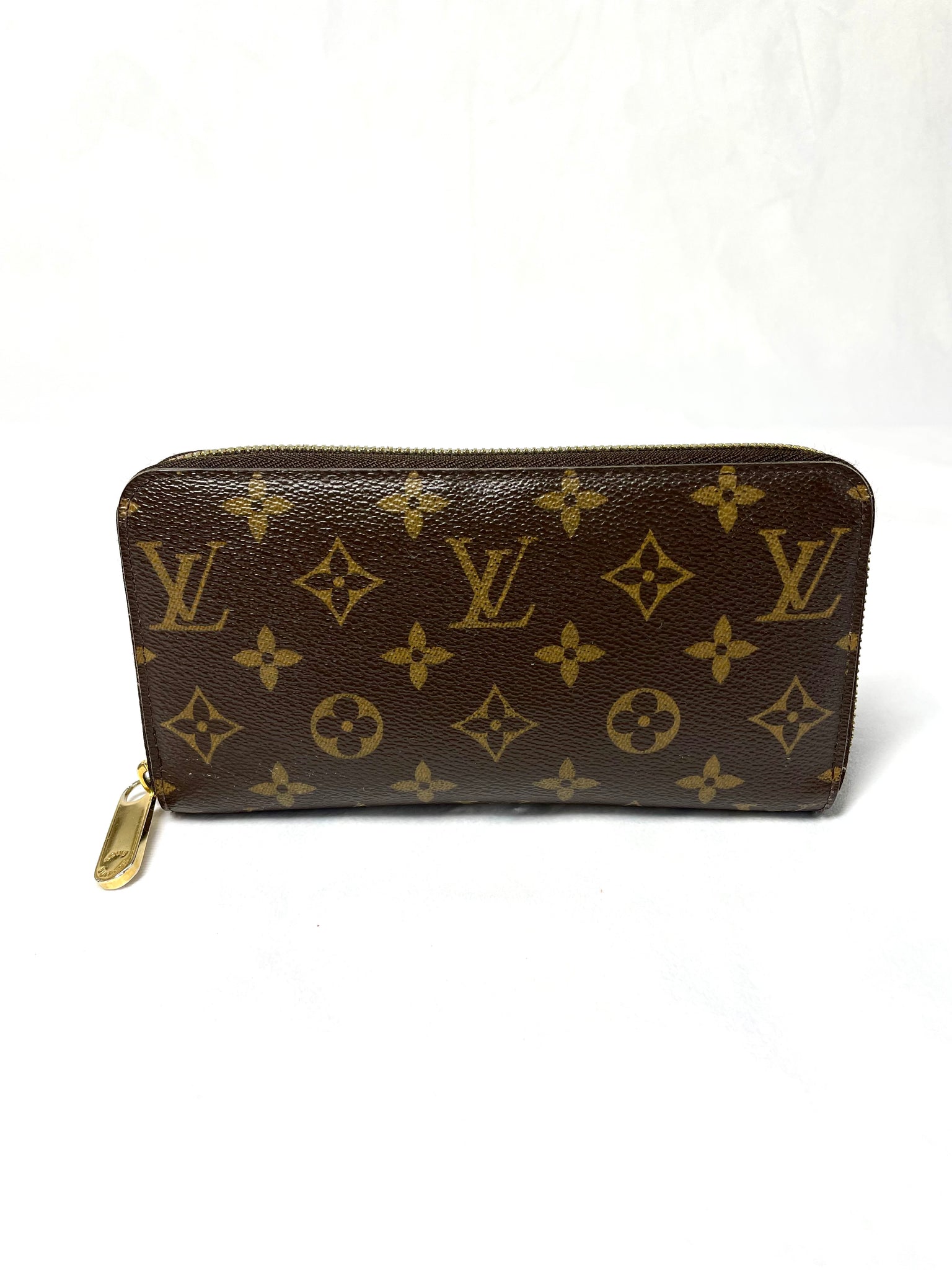 Pre Loved Louis Vuitton Zippy Wallet in Monogram available at UniKoncept in Waterloo