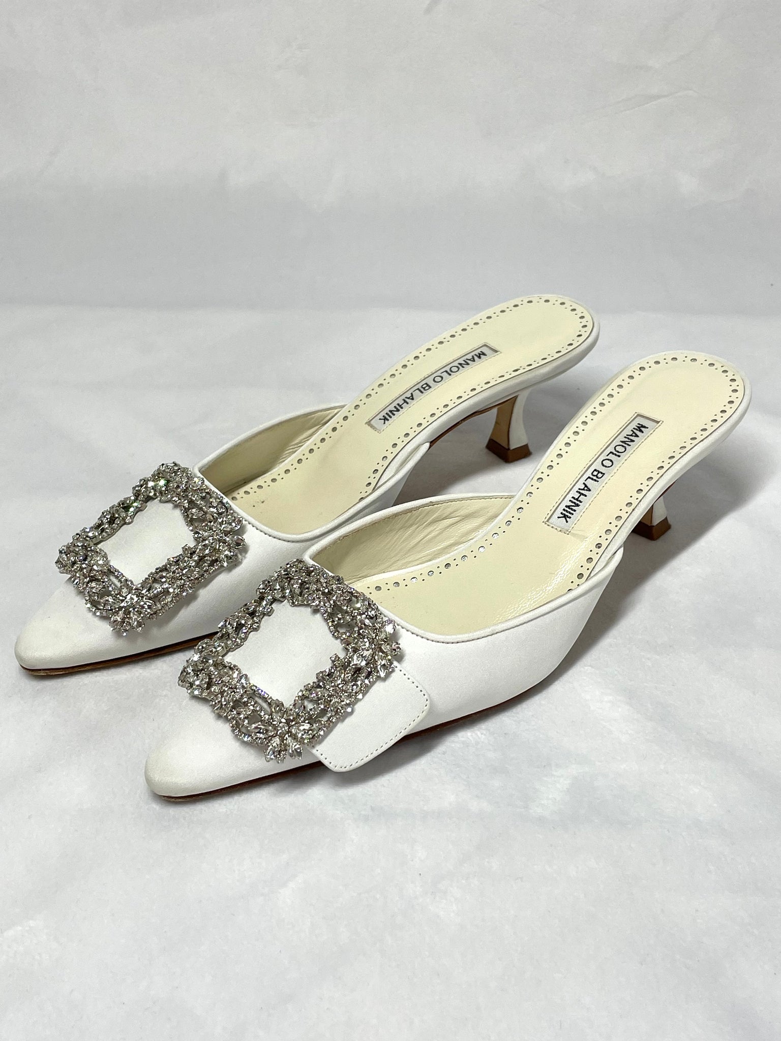 Pre Loved Manolo Blahnik Maysale Bride 37 in White Silk and Silver Embellishments Kitten Heel Mules available at UniKoncept in Waterloo