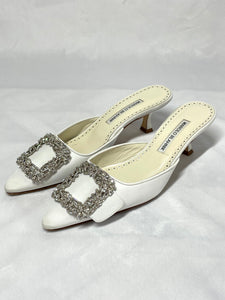 Pre Loved Manolo Blahnik Maysale Bride 37 in White Silk and Silver Embellishments Kitten Heel Mules available at UniKoncept in Waterloo