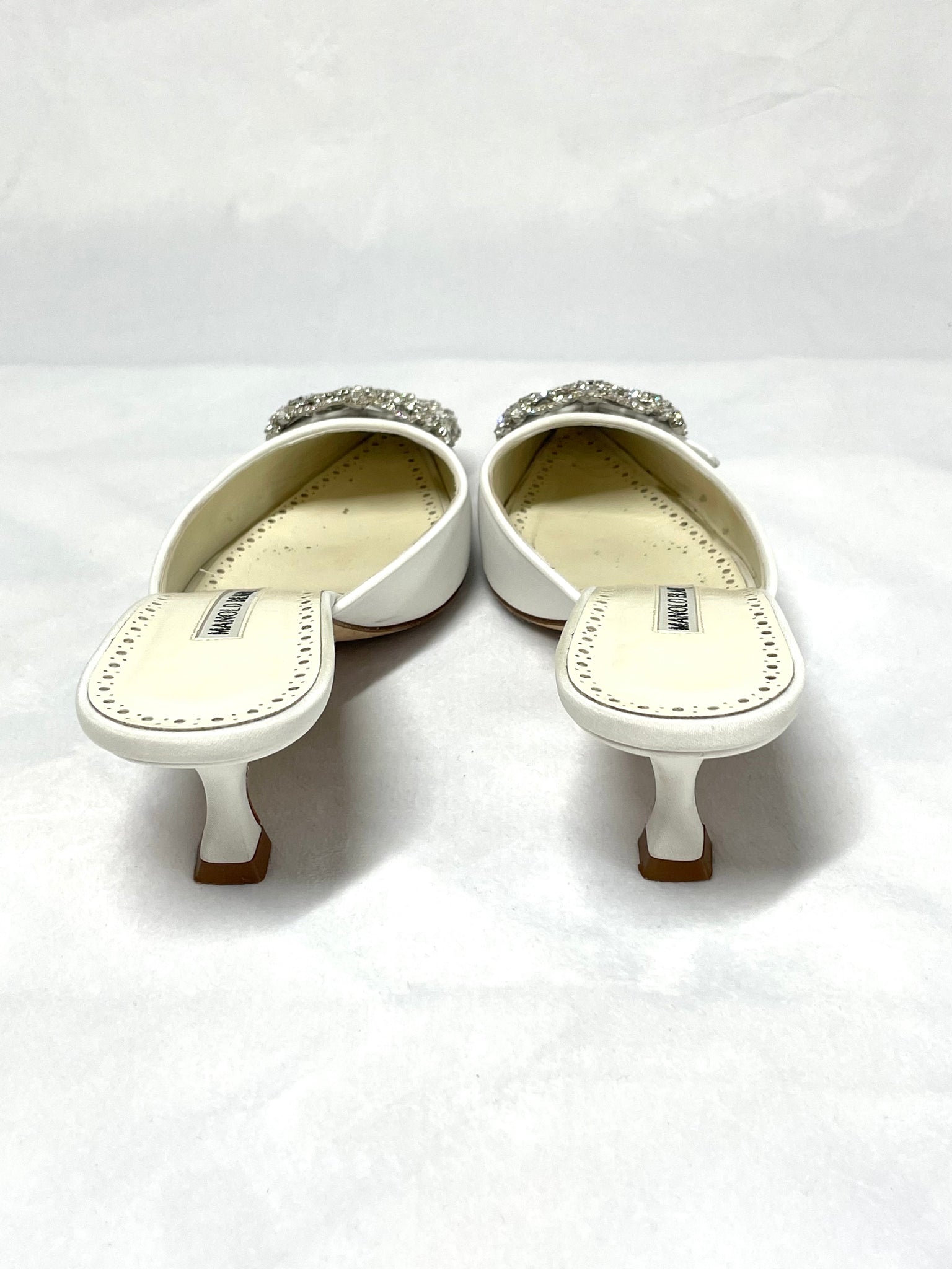 Pre Loved Manolo Blahnik Maysale Bride 37 in White Silk and Silver Embellishments Kitten Heel Mules available at UniKoncept in Waterloo