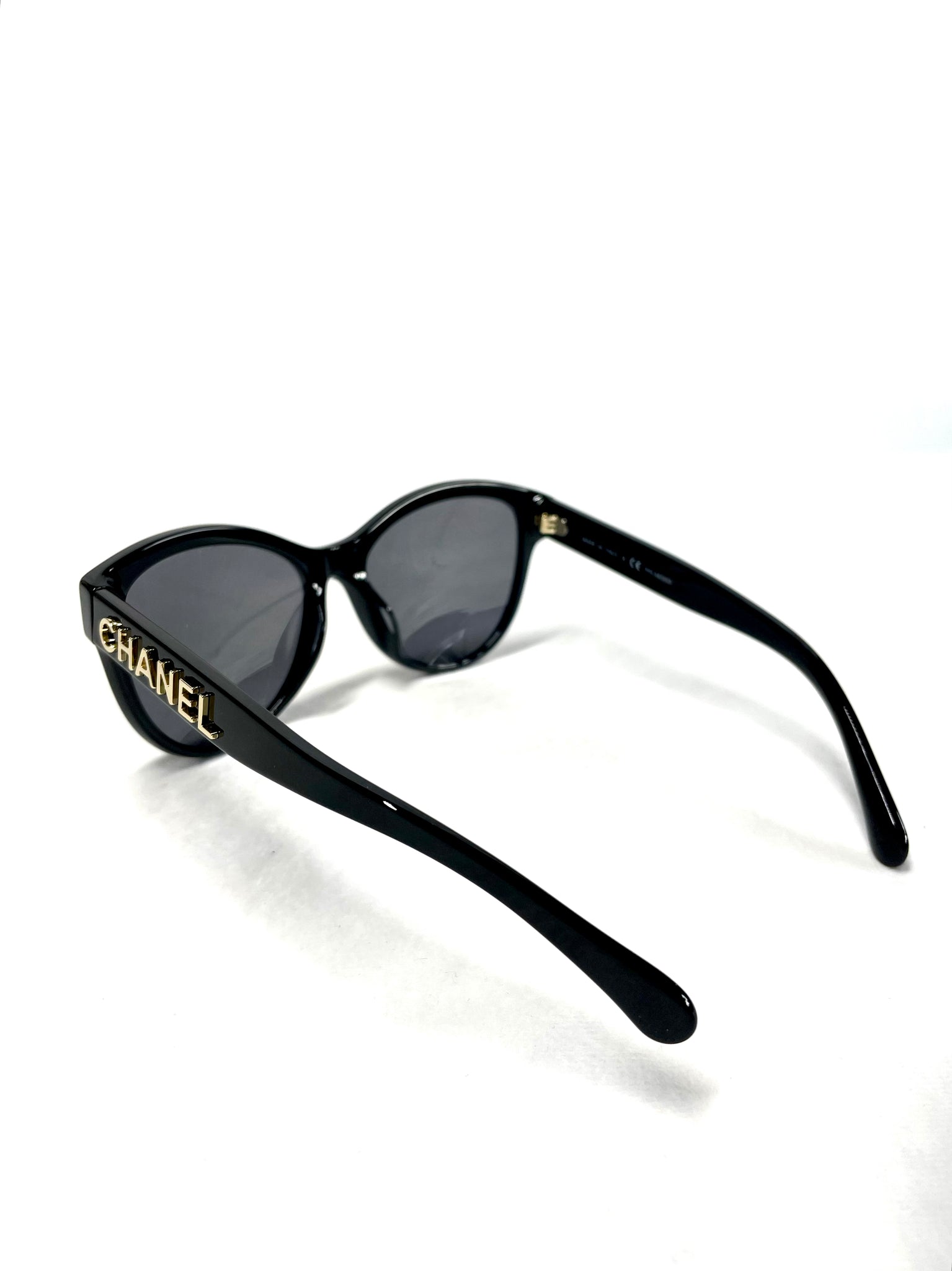 Chanel Classic Sunglasses *Brand New* – UNIKONCEPT