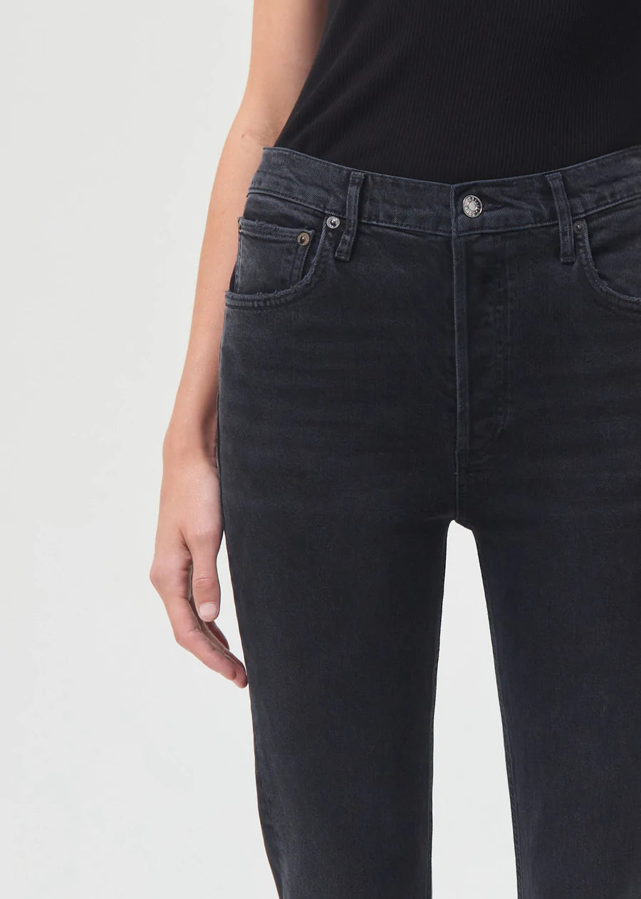 Close-up view of Model wearing Agolde Riley Crop Jeans in Panoramic