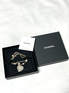 Chanel Crystal Pearl Heart Bracelet *brand new* – UNIKONCEPT