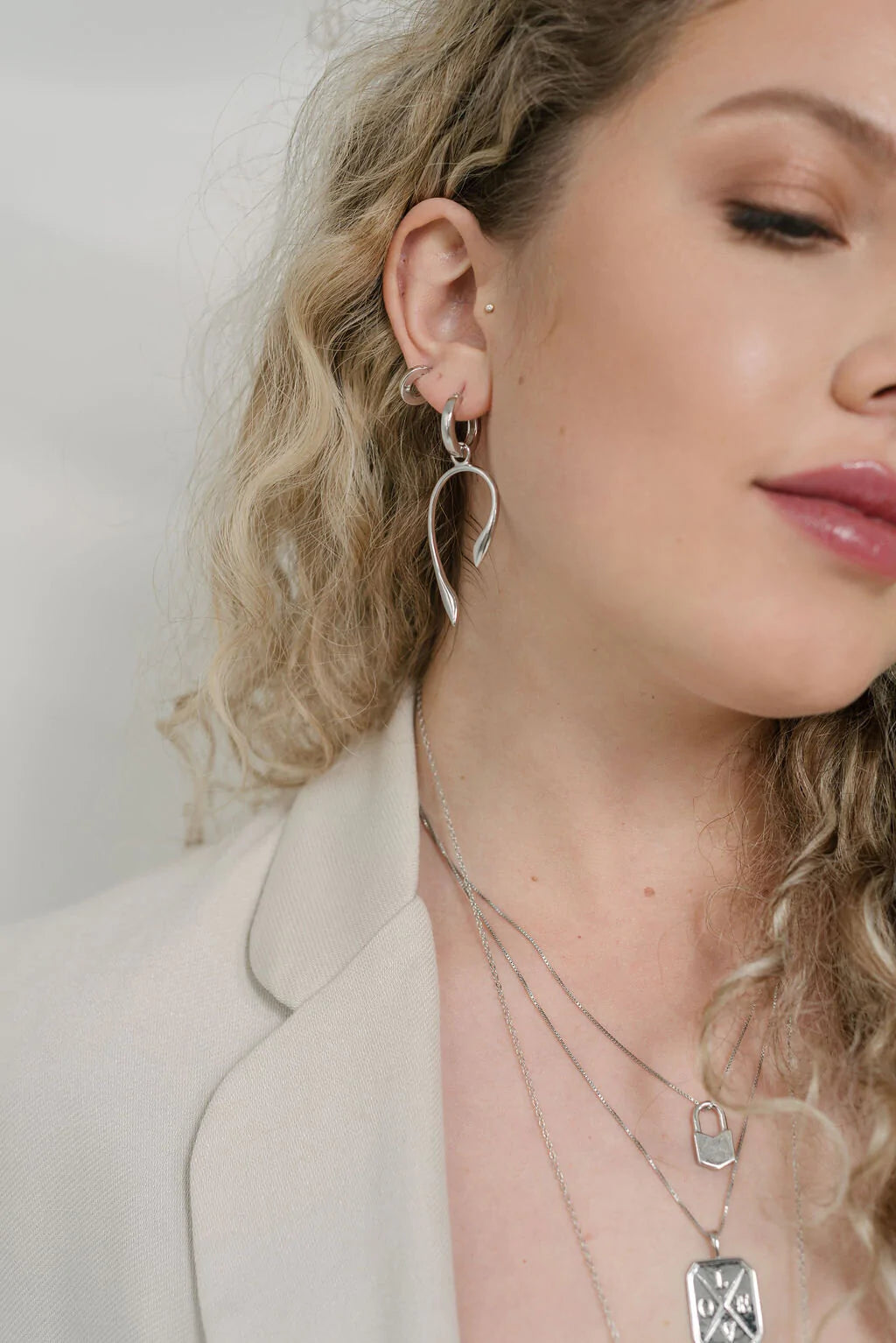 Model wearing the Aki Earrings by Sarah Mulder in Rhodium