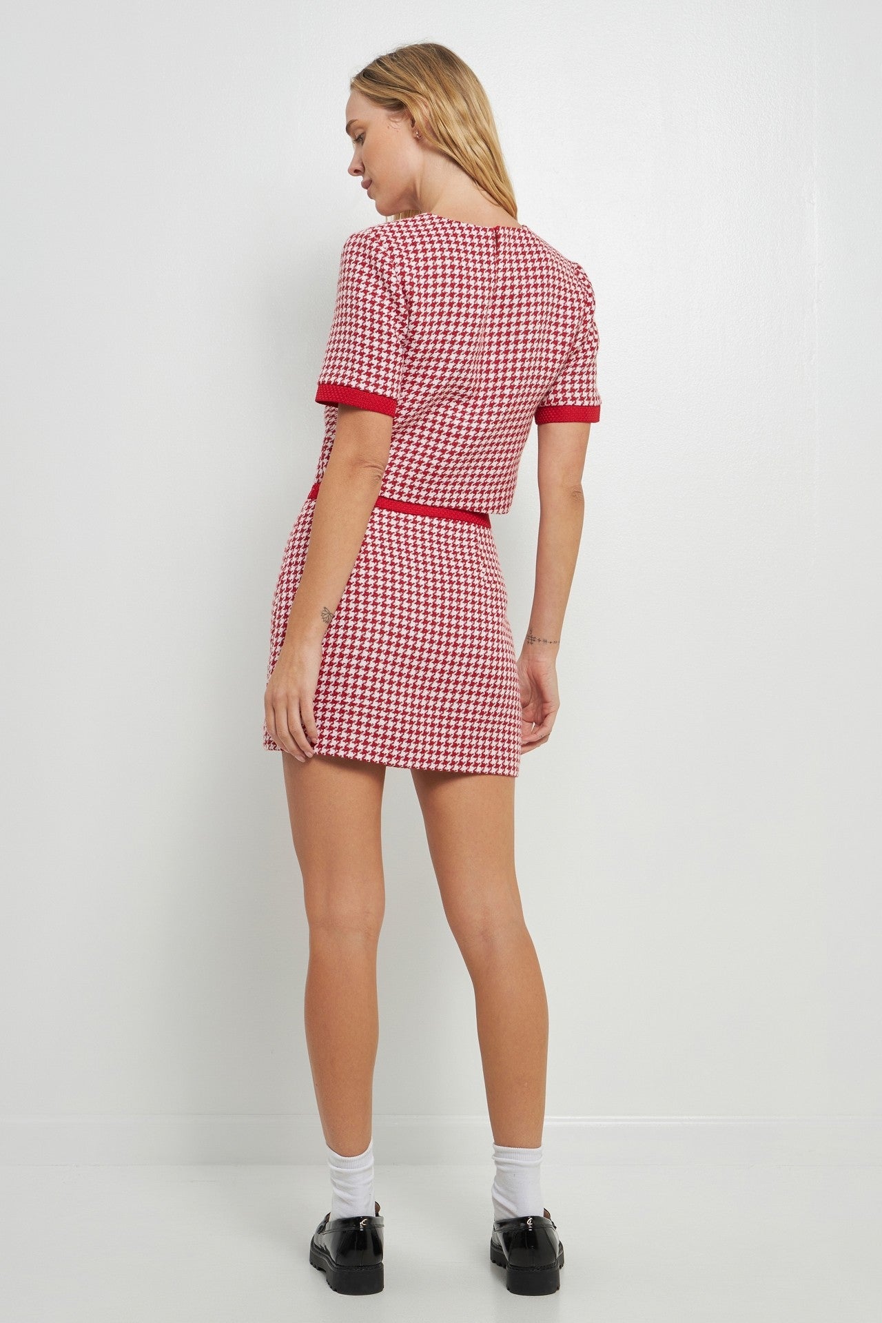 Model is wearing Scarlett Houndstooth Tweed Skirt in red and white back view